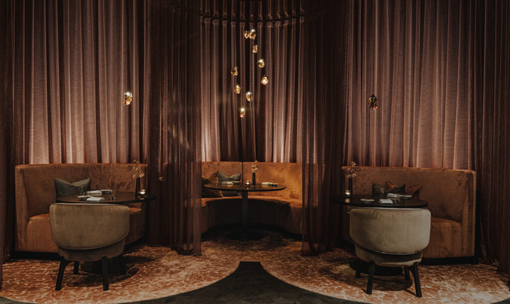 High-end raamdecoratie Intera Projects -Thermen Berendonck - Fine Dining Restaurant Sapna - ism Studio Linda Pol